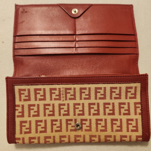 Fendi Zucca Wallet in Preowned Condition - Picture 9 of 12